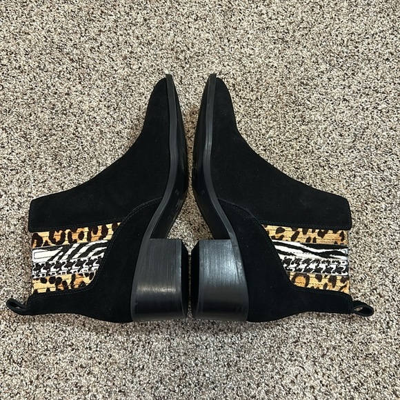CROWN VINTAGE Tolana black suede animal print ankle booties size 8.5 - Picture 9 of 16